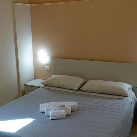 Cairoli Exclusive Rooms & Suite Бриндизи Экстерьер фото
