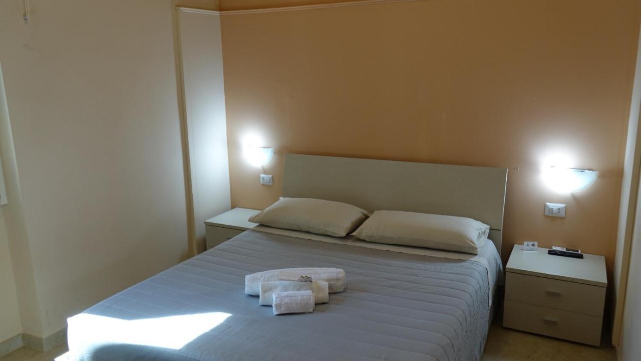 Cairoli Exclusive Rooms & Suite Бриндизи Экстерьер фото