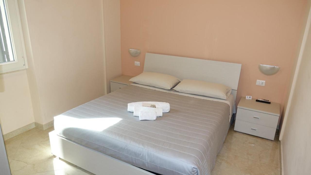 Cairoli Exclusive Rooms & Suite Бриндизи Экстерьер фото