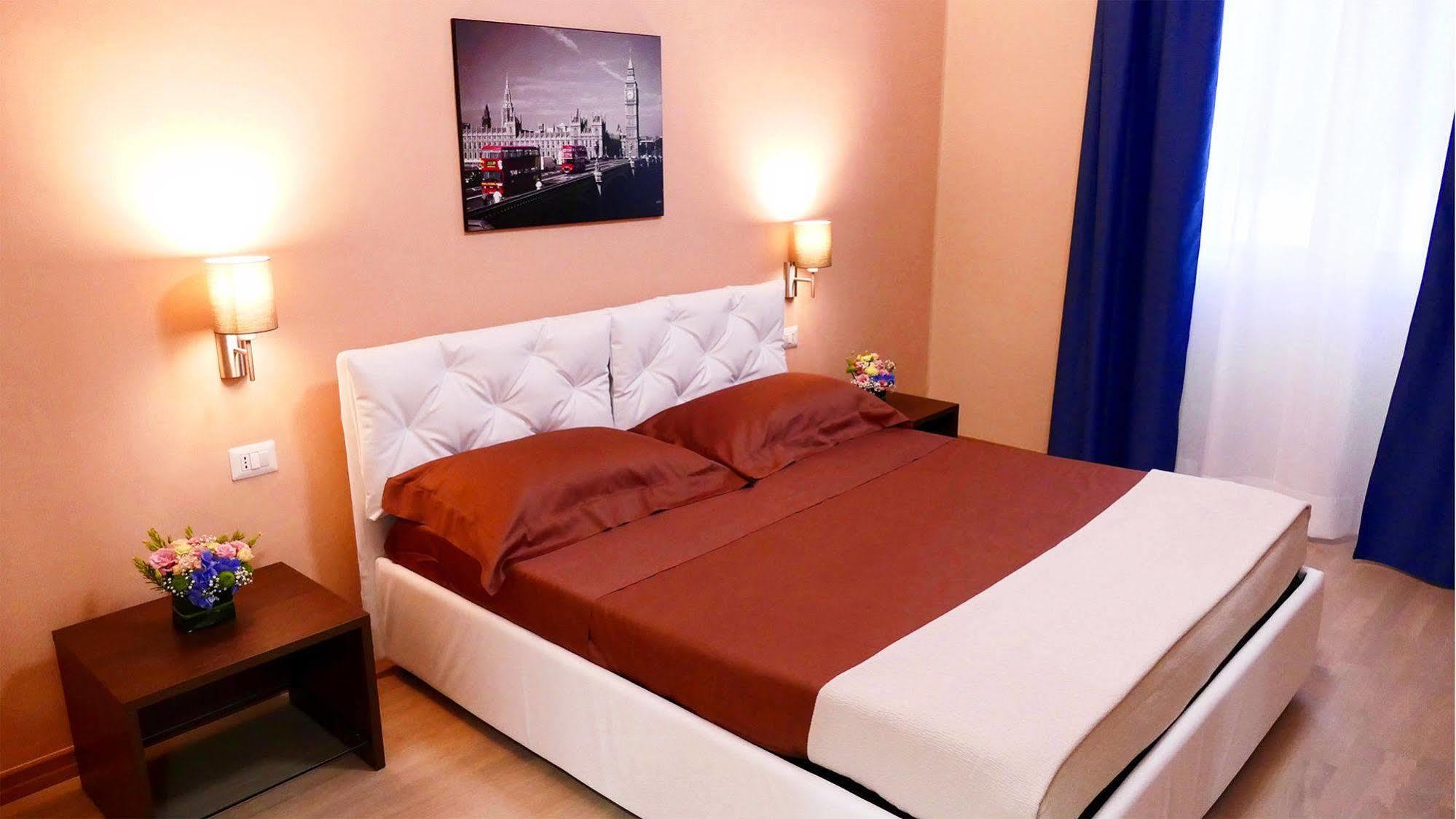 Cairoli Exclusive Rooms & Suite Бриндизи Экстерьер фото