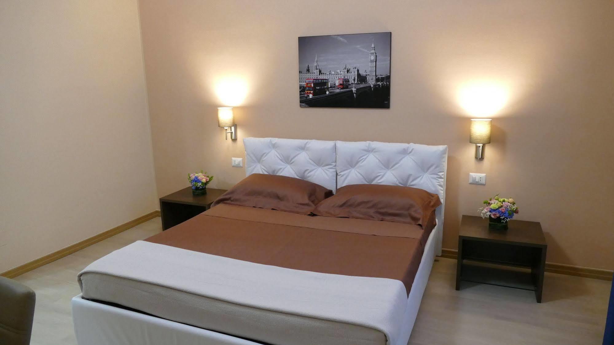 Cairoli Exclusive Rooms & Suite Бриндизи Экстерьер фото
