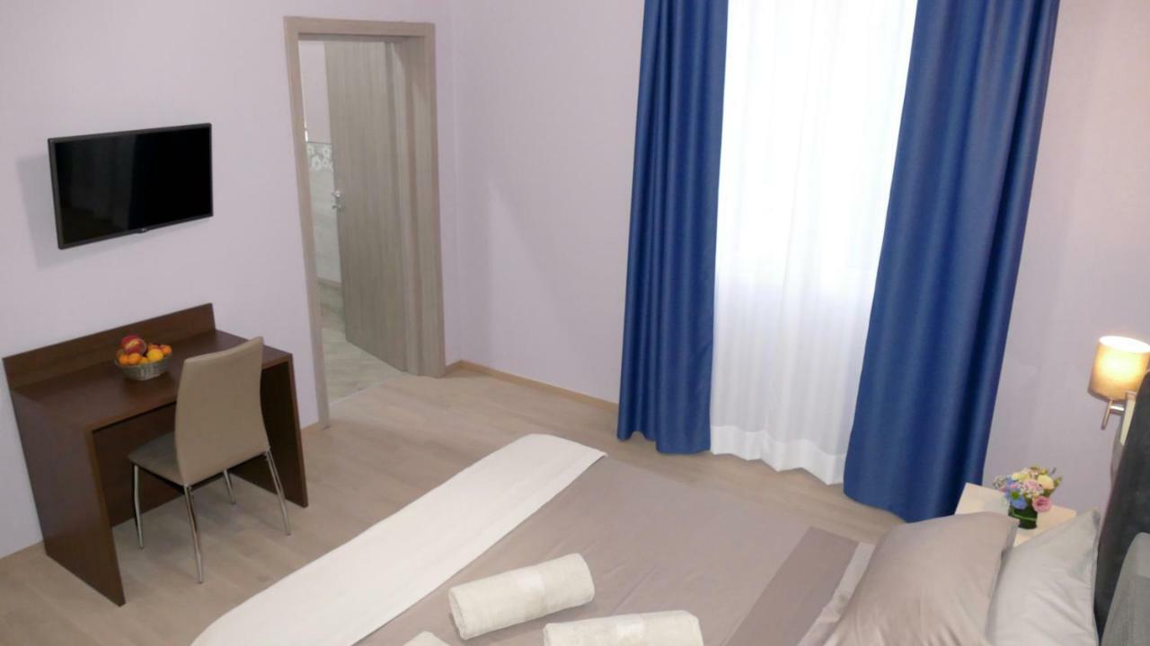 Cairoli Exclusive Rooms & Suite Бриндизи Экстерьер фото